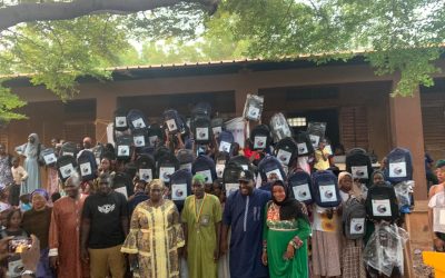 Remise de kits scolaires et serviettes hygiéniques aux 150 filles bénéficiaires du projet ‘L’éducation nous concerne aussi’